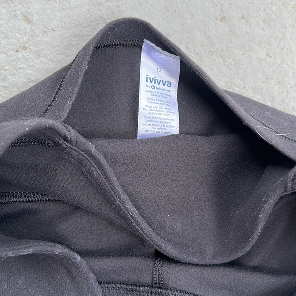 Ivivva Girls Black Capri Scrunched Leggings Size 12 - Picture 2 of 8